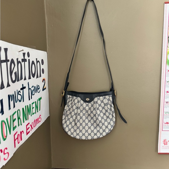 Authentic Gucci bag in great condition - Picture 1 of 10